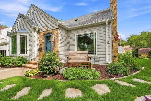 3410 Zenith Avenue N, Robbinsdale, MN 55422