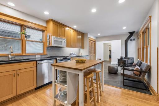 WOW- check out this kitchen and heart room space!