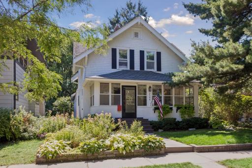 Welcome to 2194 Dudley Avenue in St Anthony Park!