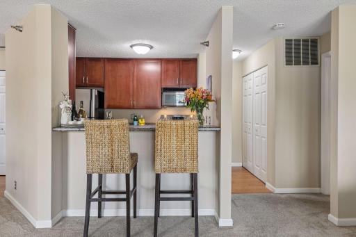 6155 Chasewood Parkway, 201, Minnetonka, MN 55343