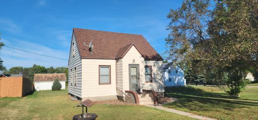 400 Short Line Avenue, Sunburg, MN 56289