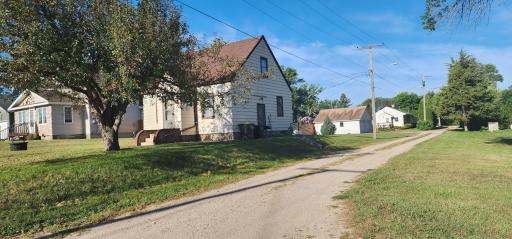 400 Short Line Avenue, Sunburg, MN 56289