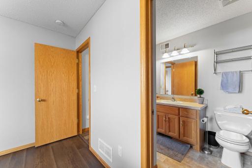 39-web-or-mls-1704 Jefferson St S-123.jpg