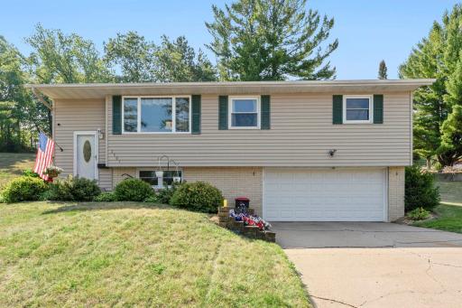 Beautifully maintained split-entry on almost acre lot!