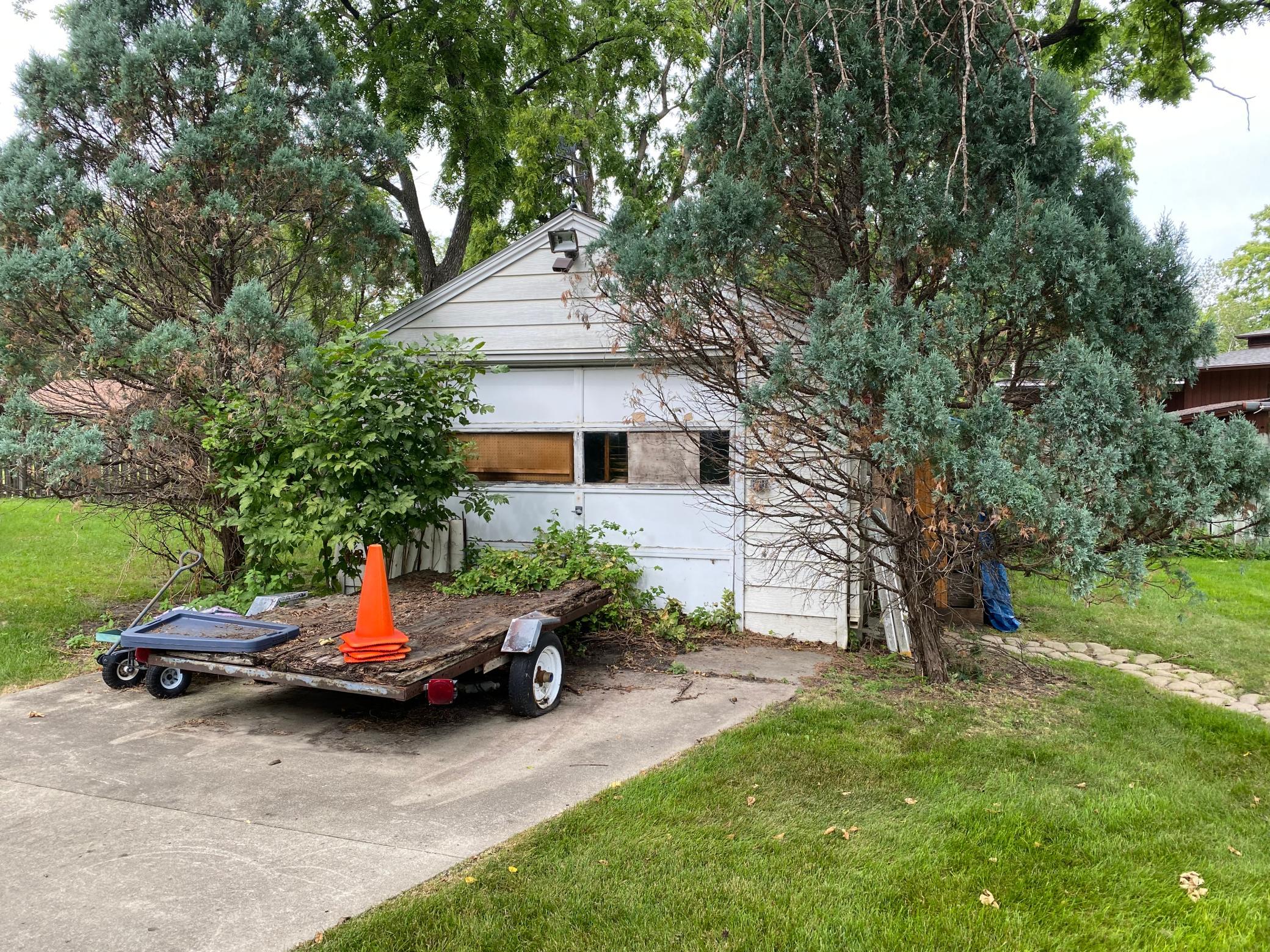 Detached garage