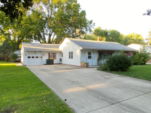 912 13th Avenue SW, Willmar, MN 56201