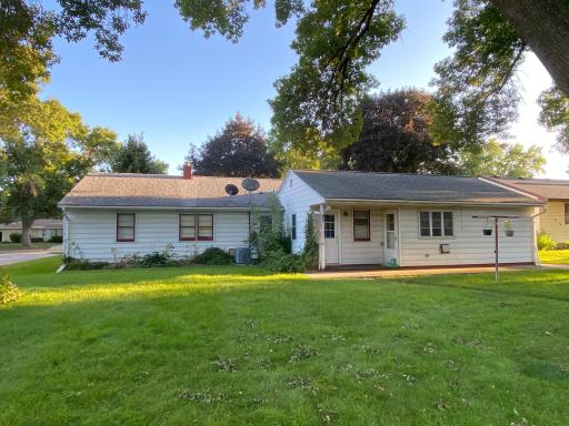 912 13th Avenue SW, Willmar, MN 56201
