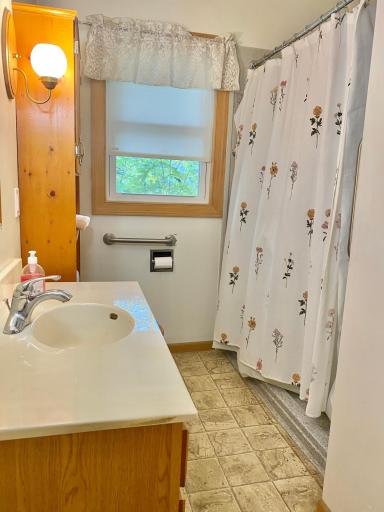 912 13th Avenue SW, Willmar, MN 56201