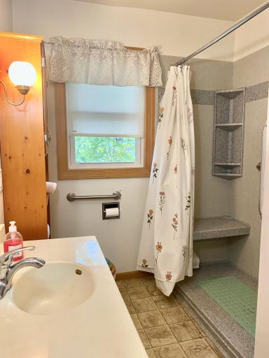 912 13th Avenue SW, Willmar, MN 56201