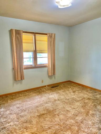 912 13th Avenue SW, Willmar, MN 56201