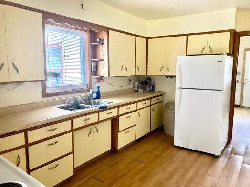 912 13th Avenue SW, Willmar, MN 56201