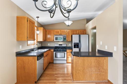Fully stocked kitchen with stainless steel appliances and a gas range!