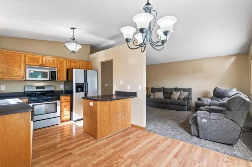 Featuring a breakfast bar - great space for some barstools.
