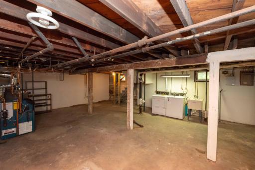 1537 Midway Parkway, Saint Paul, MN 55108