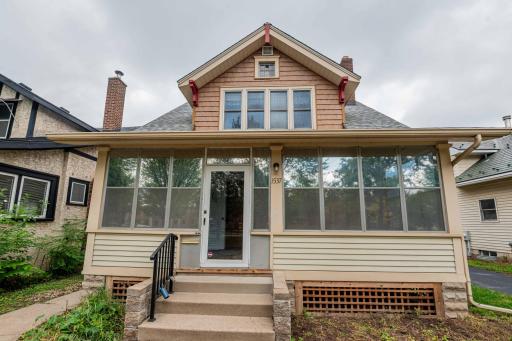1537 Midway Parkway, Saint Paul, MN 55108