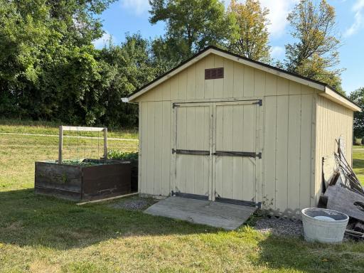 Garden shed to stay with the property