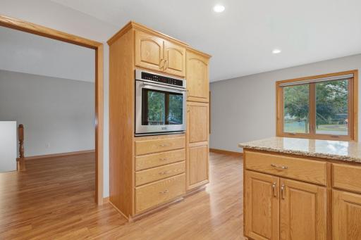 Drawers and Cabinets are all soft close and all the lower cabinets have pull out shelves.