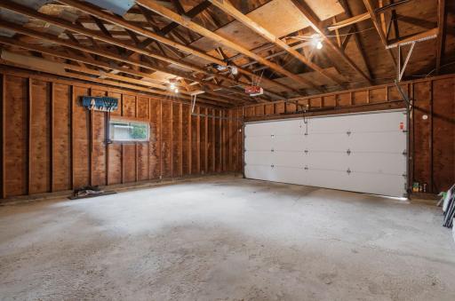 The 26x30 attached garage has plenty of space for 2 cars plus all the tools, toys and tinkering.