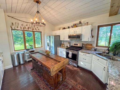 1656 Mark Court, Shakopee, MN 55379