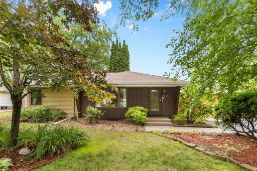 2726 Dellwood Street, Roseville, MN 55113