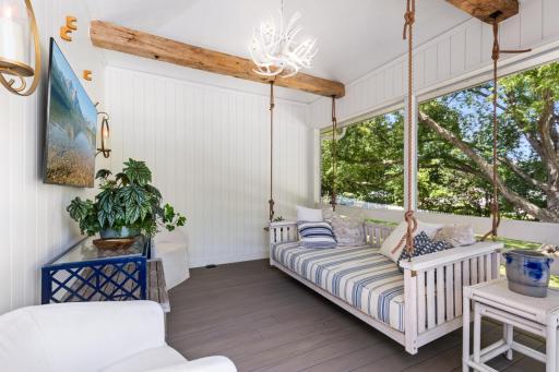 Screened-in Porch