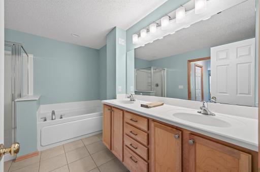 Double Sink Full Bath.jpg