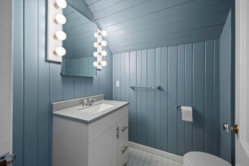 1/2 Bathroom
