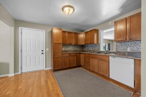Large Kitchen With Timeless Cabinets