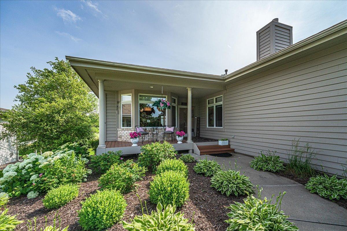 48-Front Porch.jpg