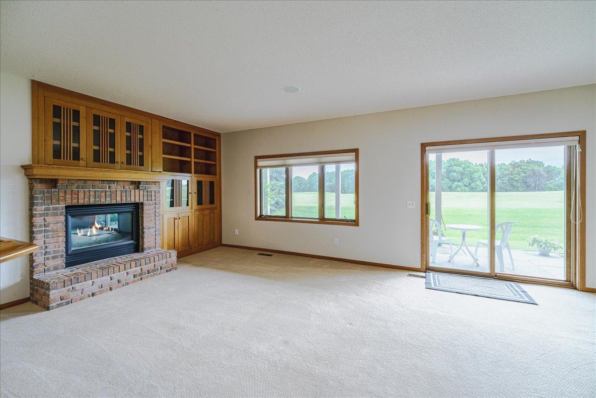 36-Living Area.jpg