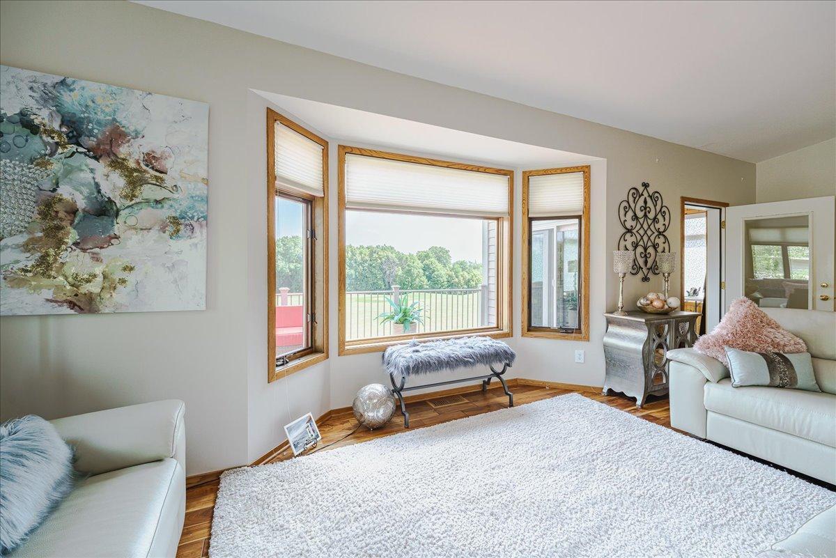 20-Living Room.jpg