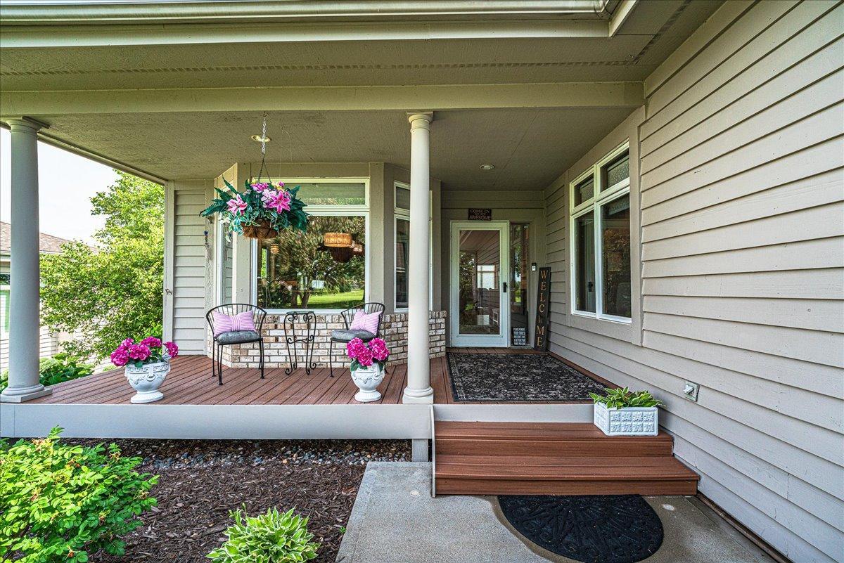 03-Front Porch.jpg
