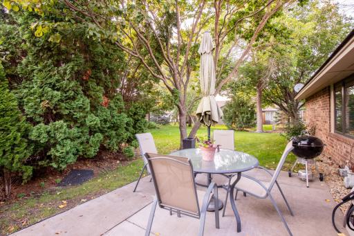 8906 Patio.jpg