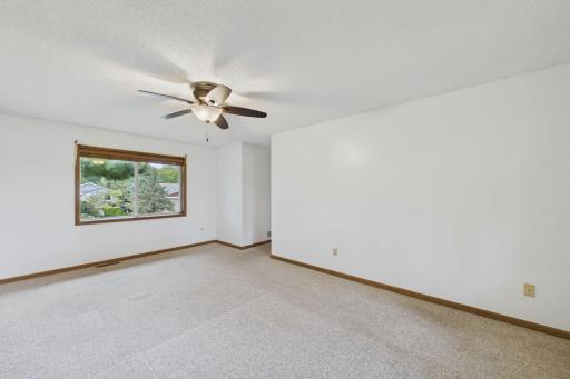 7018 43rd Street N, Oakdale, MN 55128