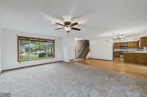 7018 43rd Street N, Oakdale, MN 55128