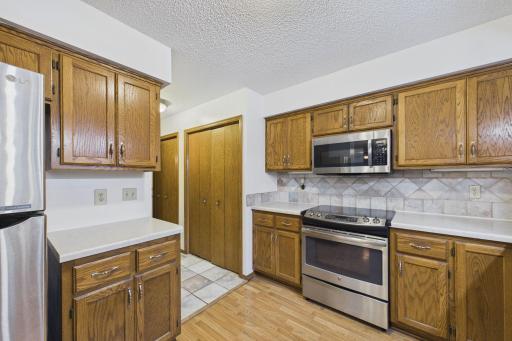 7018 43rd Street N, Oakdale, MN 55128