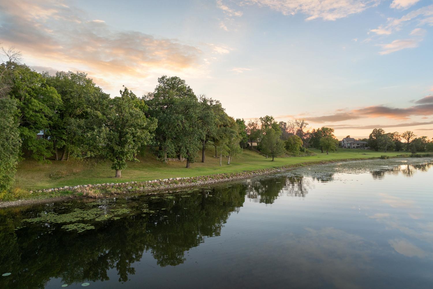 600+' of shoreline on Lake Independence, right in your backyard.
