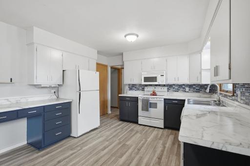 18-web-or-mls-261_Dupont_Ave_NE_Hector_MN_012.jpg