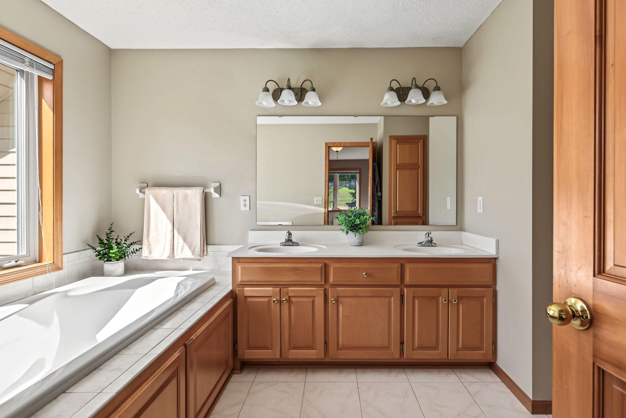 Primary bath with double sinks and jetted tub.