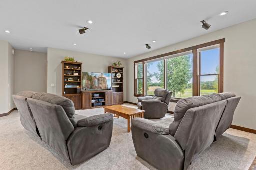 17-web-or-mls-793 157th St-42.jpg