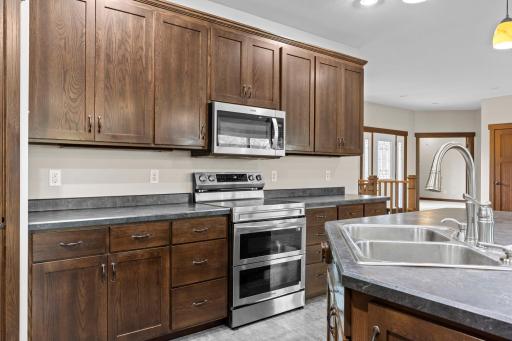 27-web-or-mls-793 157th St-57.jpg