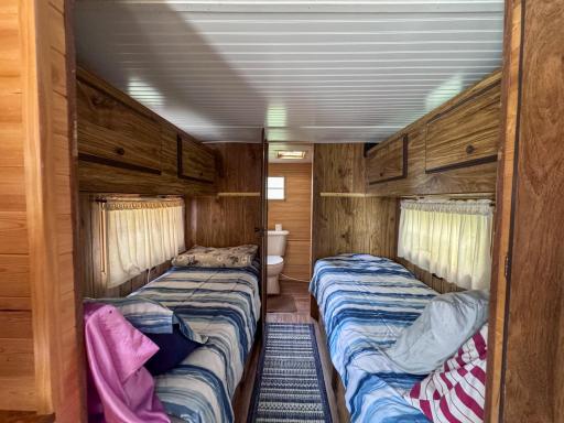 gues camper by house