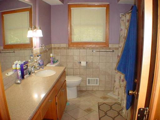 Bathroom | Upper-level