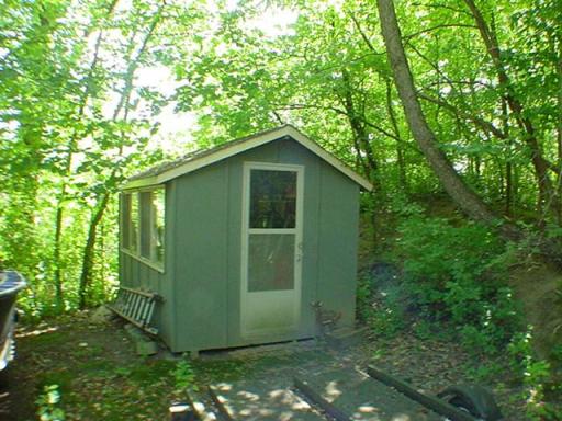 Playhouse | Pond-side