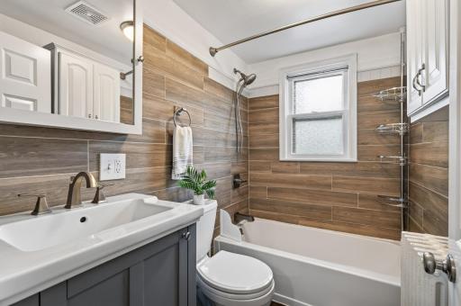 Up[dated elegant shower