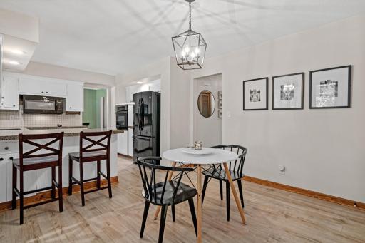 302 Heritage Circle N, Burnsville, MN 55337