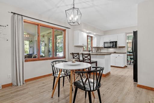 302 Heritage Circle N, Burnsville, MN 55337