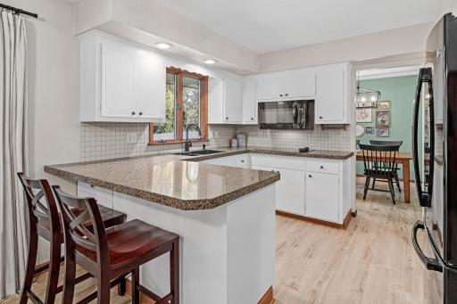 302 Heritage Circle N, Burnsville, MN 55337