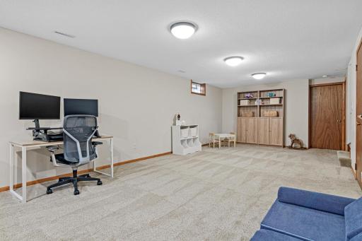 302 Heritage Circle N, Burnsville, MN 55337