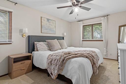 302 Heritage Circle N, Burnsville, MN 55337